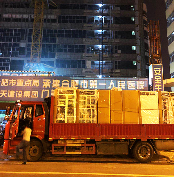 卸货现场.jpg 卸货现场.jpg